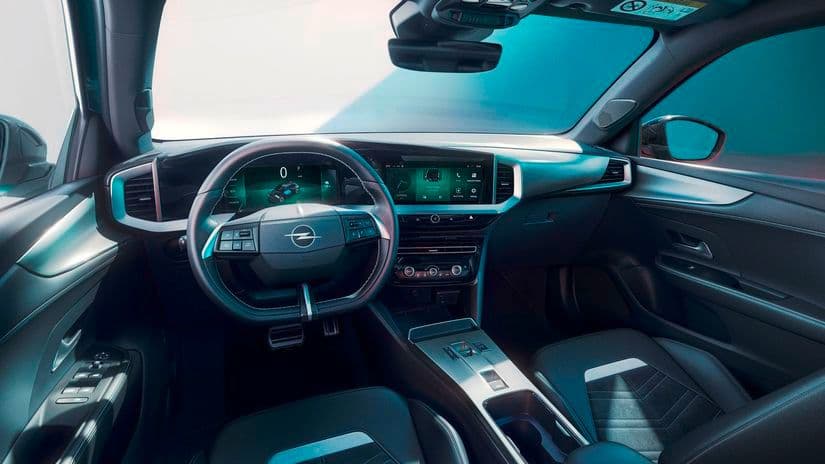 Interiér auta Opel Mokka od AVIS Maxirent.