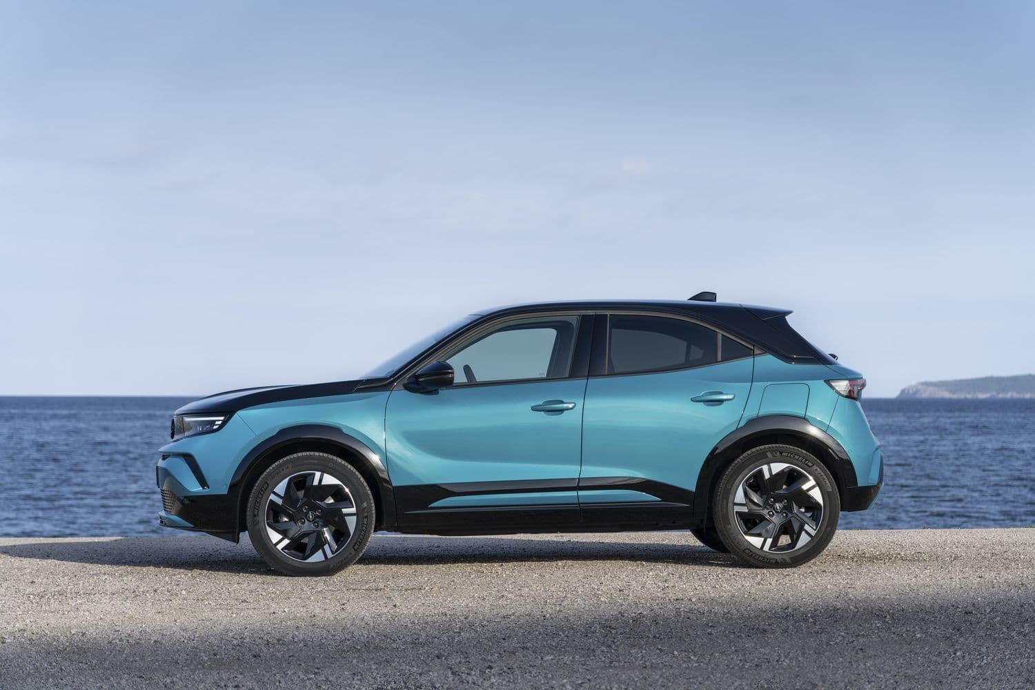 Dlhodobý prenájom auta Opel Mokka od AVIS Maxirent.